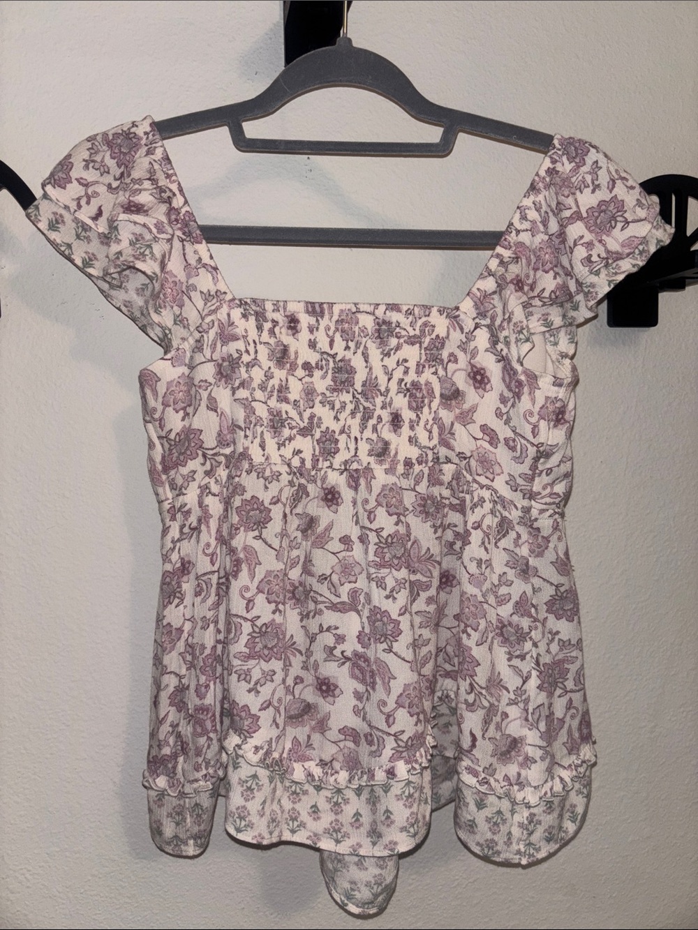 Hollister Floral Cap-Sleeve Scoop Neck Top in Light Mauve - Picture 2 of 3